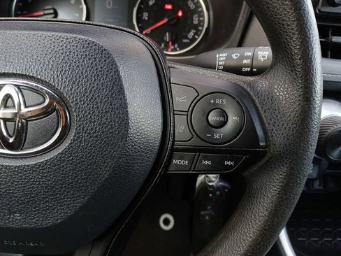 Used 2020 Toyota RAV4 LE FWD image 25