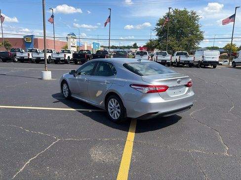 Used 2020 Toyota Camry LE FWD image 5