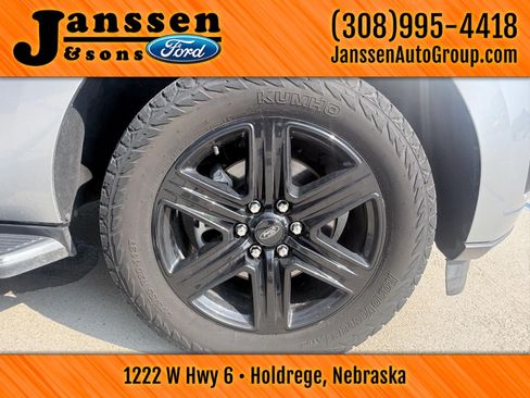 Used 2020 Ford Expedition XLT w/ Equipment Group 202A AWD/4WD image 31