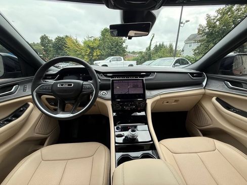 Used 2023 Jeep Grand Cherokee L Limited w/ Luxury Tech Group II AWD/4WD image 26