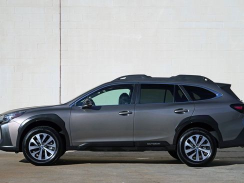 Used 2024 Subaru Outback Premium AWD/4WD image 8