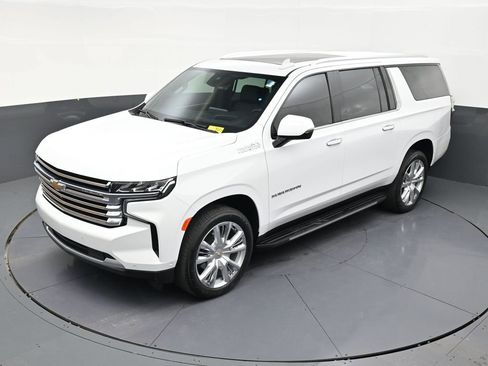 Used 2024 Chevrolet Suburban High Country w/ Advanced Technology Package RWD image 12