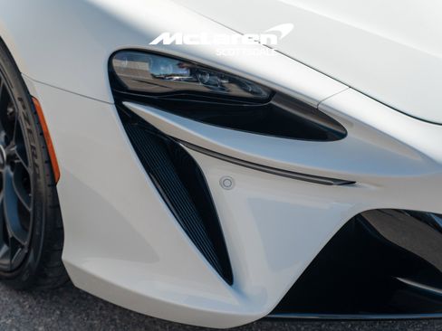 Used 2023 McLaren Artura image 11
