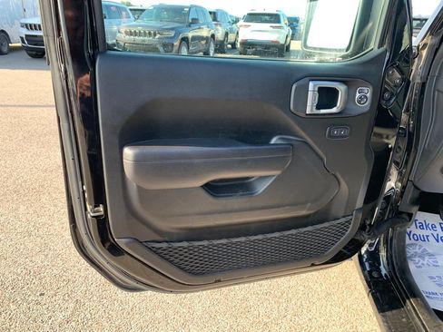 Used 2024 Jeep Wrangler Unlimited Sport AWD/4WD image 16