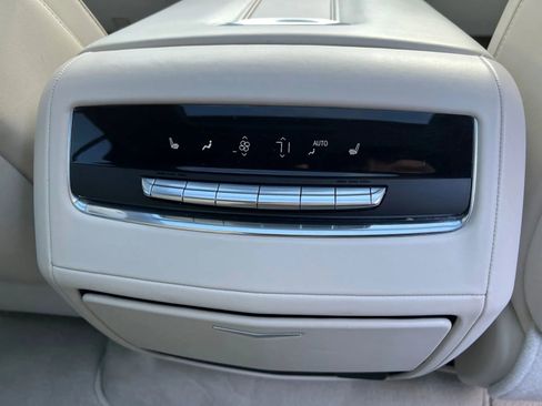 Used 2023 Cadillac Escalade ESV Premium Luxury Platinum image 10