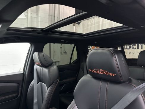 Used 2025 Honda Pilot TrailSport image 21