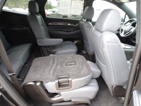 Used 2022 Buick Enclave AWD Essence w/ Sport Touring Edition image 44