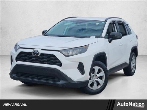 Used 2021 Toyota RAV4 LE image 1