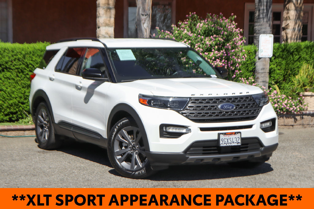 Used 2023 Ford Explorer XLT w/ Equipment Group 202A RWD image 2