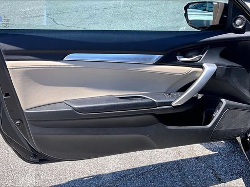 Used 2017 Honda Civic Touring image 22