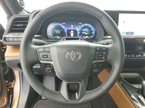 Used 2025 Toyota Crown Signia w/ Advanced Technology Package image 23