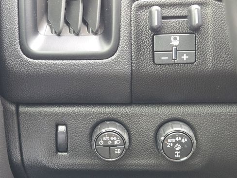 Used 2021 Chevrolet Colorado ZR2 w/ ZR2 Dusk Special Edition AWD/4WD image 23