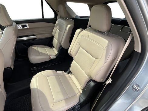 Used 2023 Ford Explorer Limited w/ Limited Technology Package AWD/4WD image 19