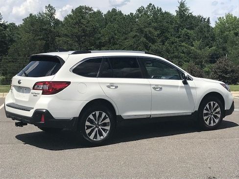 Used 2019 Subaru Outback 3.6R Touring AWD/4WD image 3