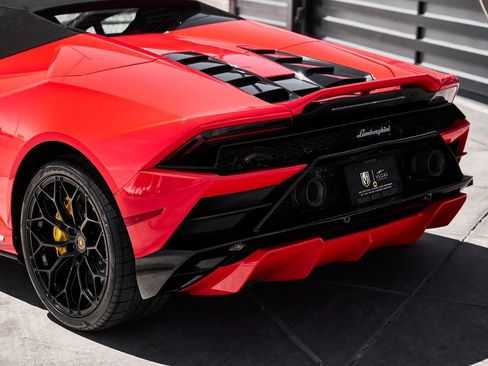 Used 2023 Lamborghini Huracan EVO RWD image 11