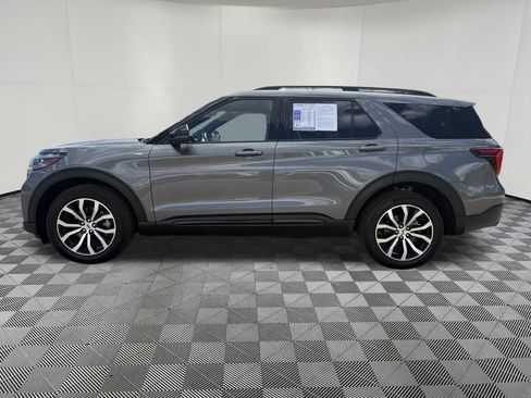 Used 2025 Ford Explorer ST-Line AWD/4WD image 4