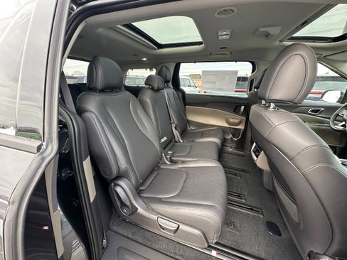 New 2026 Kia Carnival SX image 18