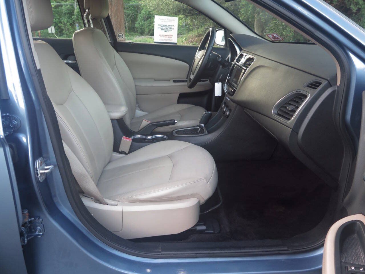 Used 2011 Chrysler 200 Limited FWD image 17