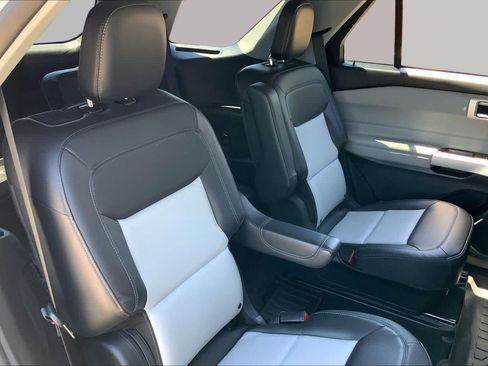 Used 2022 Ford Explorer XLT w/ Equipment Group 202A RWD image 20