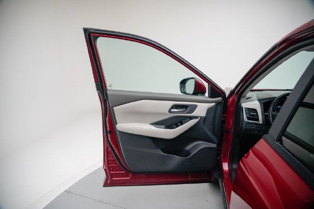Used 2025 Nissan Rogue SV AWD/4WD image 14