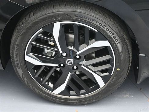 New 2025 Nissan Versa SR w/ Trunk Package image 7