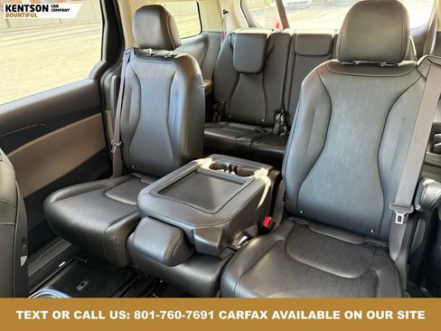 Used 2025 Kia Carnival image 32