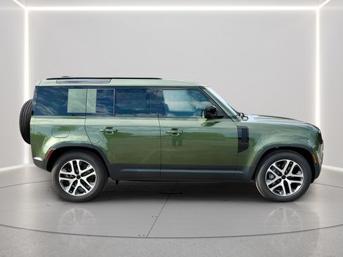 Used 2026 Land Rover Defender 110 S AWD/4WD image 28