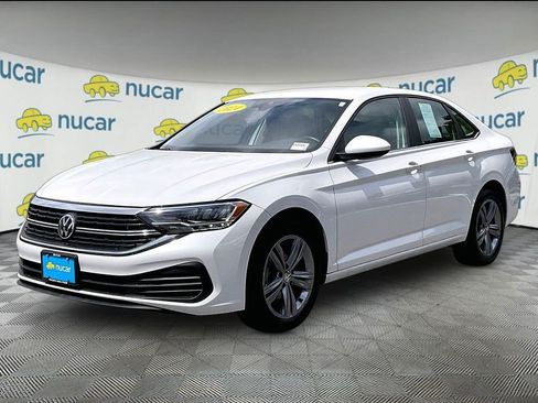 Used 2024 Volkswagen Jetta SE FWD image 3