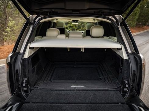 Used 2023 Land Rover Range Rover Long Wheelbase First Edition image 22