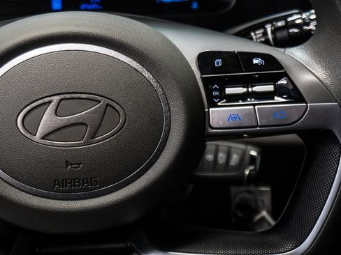 Used 2024 Hyundai Elantra SE FWD image 14
