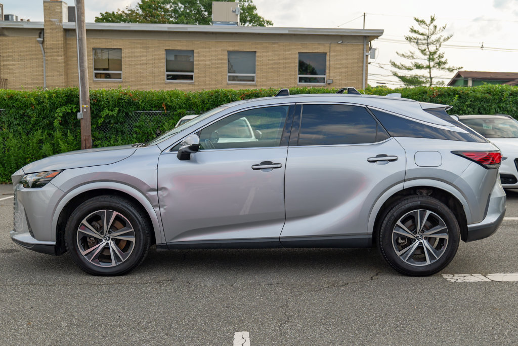 Used 2023 Lexus RX 350 Premium w/ Accessory Package AWD/4WD image 4