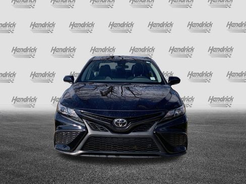 Used 2024 Toyota Camry SE image 3