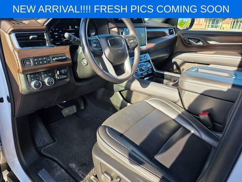 Used 2022 GMC Yukon Denali w/ Denali Premium Package image 8