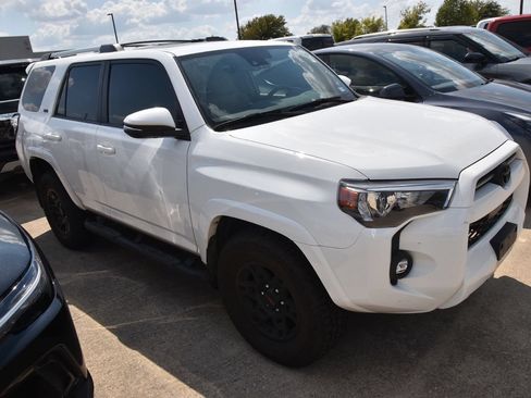 Used 2022 Toyota 4Runner SR5 Premium w/ Moonroof Package RWD image 5