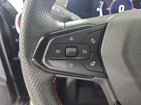 Certified 2025 Chevrolet Trax RS w/ Sunroof Package FWD image 21