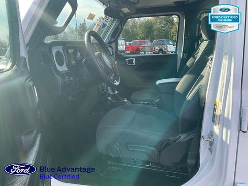 Used 2025 Jeep Gladiator Sport AWD/4WD image 12