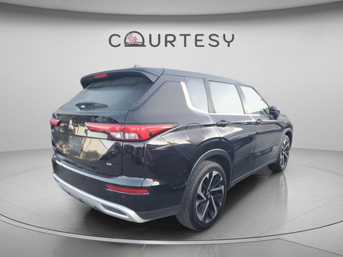 Used 2024 Mitsubishi Outlander SE FWD image 16