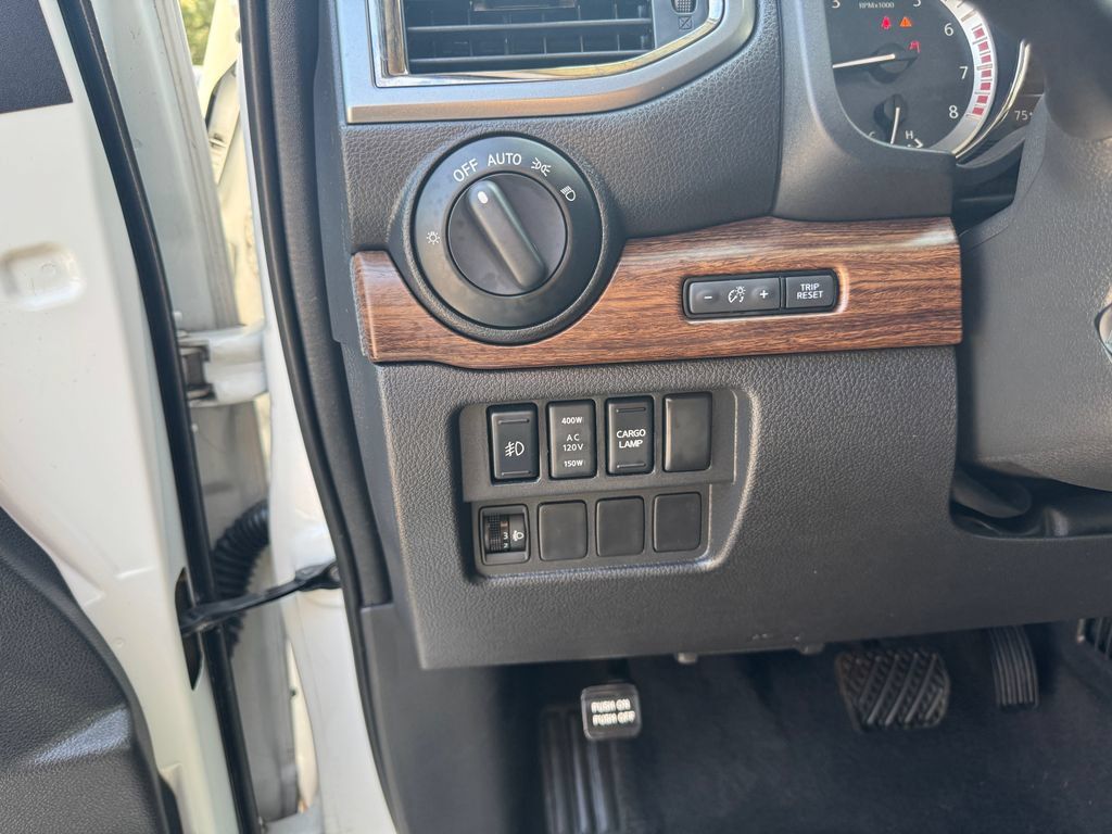 Used 2018 Nissan Titan Platinum Reserve AWD/4WD image 17