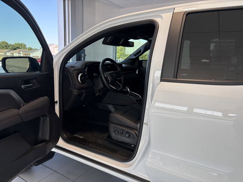 Used 2024 Chevrolet Colorado Z71 w/ Z71 Convenience Package 2 image 9