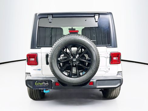 Used 2023 Jeep Wrangler Unlimited Sahara w/ Cold Weather Group AWD/4WD image 7