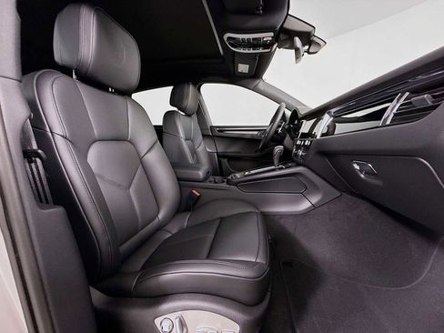 New 2026 Porsche Macan image 30