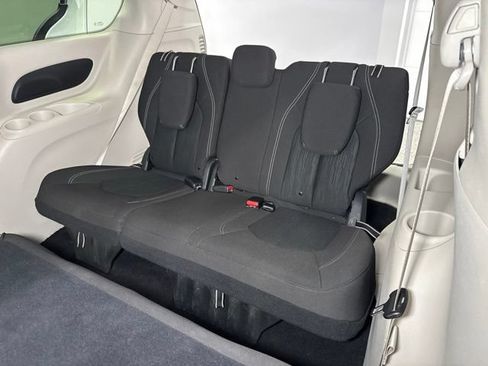 Used 2021 Chrysler Voyager L FWD image 27