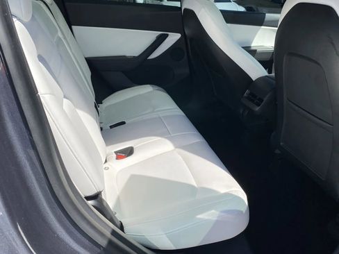 Used 2021 Tesla Model Y Long Range AWD/4WD image 7