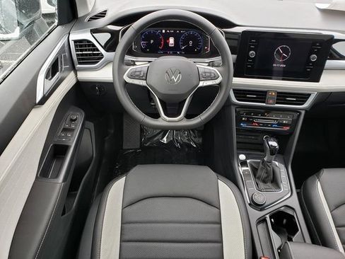 New 2026 Volkswagen Taos SEL image 10