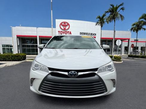 Used 2017 Toyota Camry XLE FWD image 2
