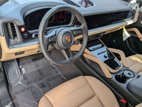 New 2026 Porsche Cayenne Coupe image 4