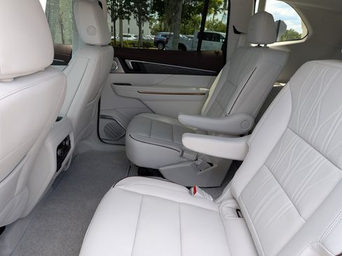 New 2026 Buick Enclave Avenir w/ Super Cruise Package FWD image 16