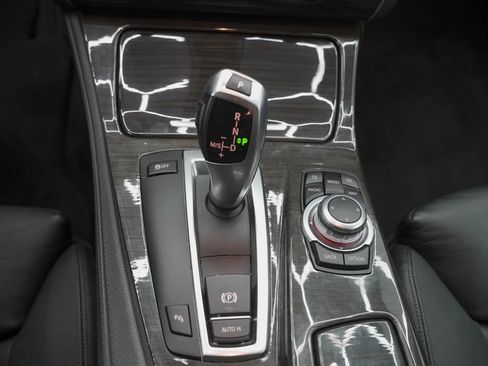 Used 2011 BMW 550i Sedan image 18