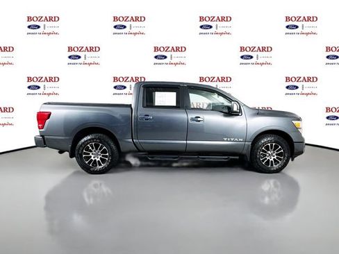 Used 2021 Nissan Titan SV w/ SV Convenience Package image 9