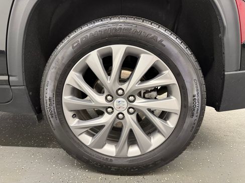 Used 2025 Buick Enclave Preferred AWD/4WD image 19